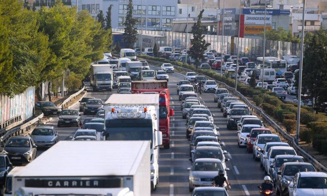 Κίνηση ΤΩΡΑ: Μποτιλιάρισμα στην Αθηνών-Λαμίας – Μεγάλες καθυστερήσεις και στο κέντρο της Αθήνας