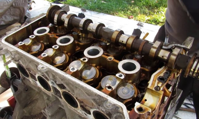 Σε τι κατάσταση είναι ο κινητήρας ενός Toyota Prius μετά από μισό εκατομμύριο χιλιόμετρα;