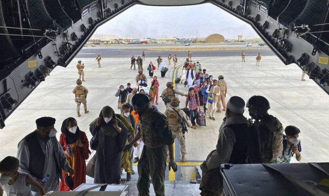 Ισπανία: Μια ακόμη πτήση με 160 Αφγανούς πρόσφυγες έφτασε στην Ισπανία