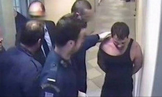 Υπόθεση Καρέλι: Στο εδώλιο ξανά 13 σωφρονιστικοί υπάλληλοι για τα βασανιστήρια στις φυλακές Νιγρίτας