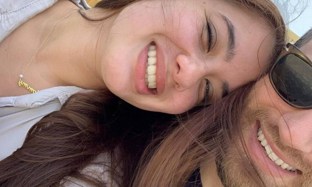 Γλυκά Νερά: Η αντίδραση της οικογένειας της Καρολάιν για το ηχητικό του Μπάμπη με το «100» (vid)