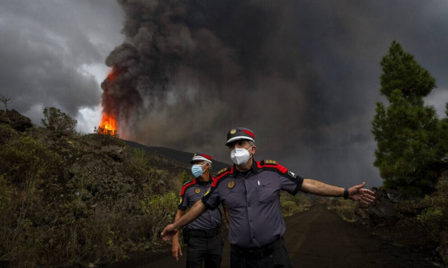 Λα Πάλμα: 800 κάτοικοι καλούνται να εγκαταλείψουν τα σπίτια τους λόγω της λάβας