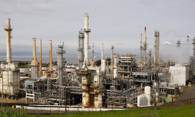 Πτώση στη Wall Street - Προσπάθειες να μείνει κάτω από τα 84 δολάρια το πετρέλαιο