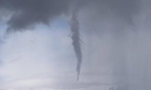 Ανεμοστρόβιλος στην Πάρνηθα - Δείτε τις εντυπωσιακές εικόνες