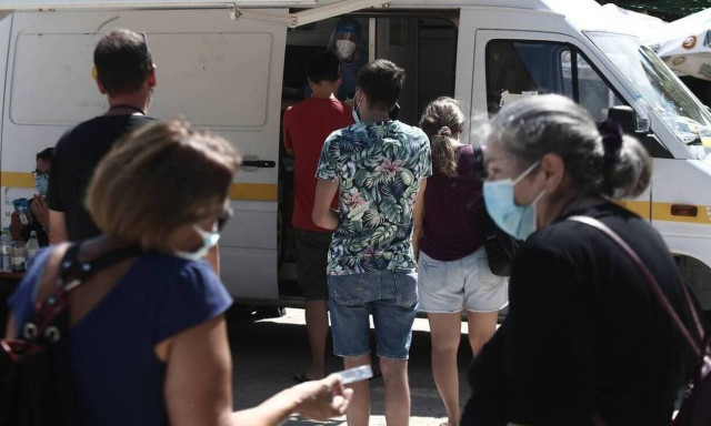Greece confirms 2,338 new coronavirus infections on Wed., 31 deaths; 343 on ventilators