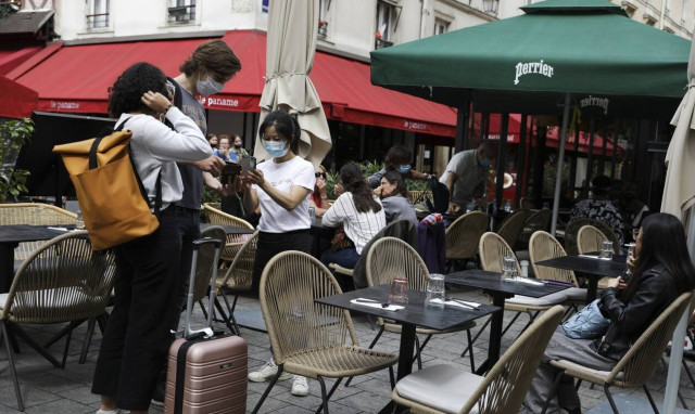 Γαλλία: Η κυβέρνηση θέλει να παρατείνει έως την 31η Ιουλίου του 2022 το «υγειονομικό διαβατήριο»