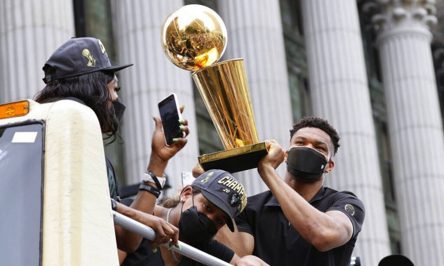 Γιάννης Αντετοκούνμπο: Είδωλο εντός κι εκτός παρκέ - Το αφιέρωμα του BBC για το Black History Month