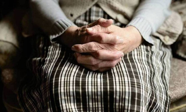 Θεσσαλονίκη: «Μαϊμού» υπάλληλοι της ΔΕΗ άρπαξαν χρήματα και κοσμήματα από ηλικιωμένη