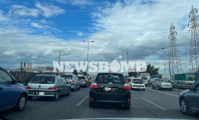 Κίνηση ΤΩΡΑ: «Κόλαση» η Αθηνών - Λαμίας με ουρές χιλιομέτρων