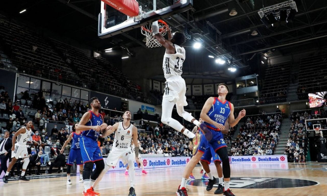 Euroleague: Ο Κώστας Αντετοκούνμπο έγινε πρωτοσέλιδο στη L’ Equipe! - Εντυπωσιακός με οκτώ καρφώματα