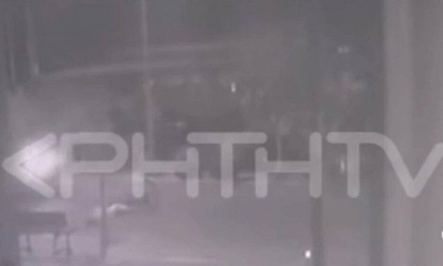 Σοκαριστικό τροχαίο στην Κρήτη: Αυτοκίνητο παρέσυρε ποδηλάτισσα και την εγκατέλειψε (vid)