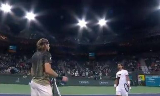 «Σκοτώθηκαν» Τσιτσιπάς-Φονίνι: «Παίζω δύο εναντίον ενός» - To βίντεο με το ξέσπασμα