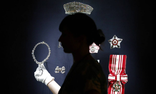 Καζάνι που βράζει το Μπάκιγχαμ: Οι έκπτωτοι, η Όπρα, η βιογραφία και εσχάτως η βάπτιση της Λίλιμπετ