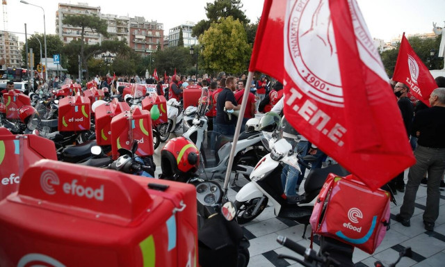 Κακοκαιρία «Μπάλλος»: Αναστέλλουν το delivery efood και Wolt