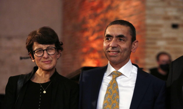 Ιδρυτές BioNTech: Η τρίτη δόση του εμβολίου διασφαλίζει ότι δεν υπάρχουν λοιμώξεις