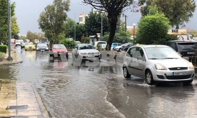 Χάος στους δρόμους προκάλεσε η κακοκαιρία «Μπάλλος»