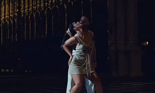 Σάλος στην Ισπανία από τον αισθησιακό χορό σε βιντεοκλίπ ράπερ μέσα σε εκκλησία (vid)