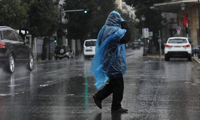 Κακοκαιρία: Ο «Μπάλλος» ξεκίνησε από τα δυτικά – Πώς θα κινηθεί τις επόμενες ώρες – Πού βρέχει