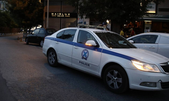 Κερατσίνι: Σε εξέλιξη οι έρευνες της ΕΛΑΣ για τον 60χρονο που επιτέθηκε με τσεκούρι στον αδερφό του