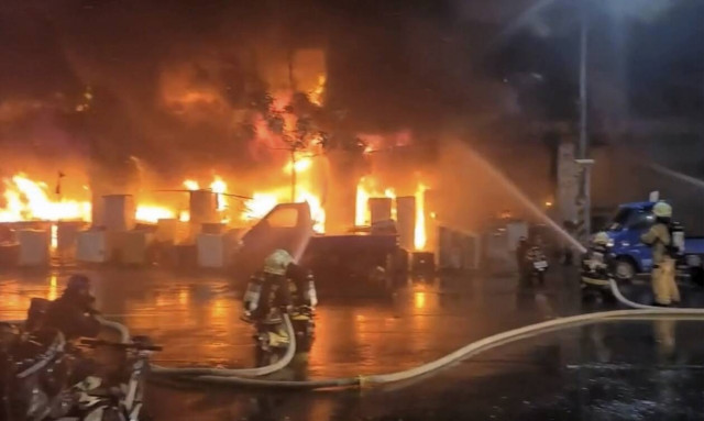 Tαϊβάν: Τουλάχιστον 25 νεκροί και δεκάδες τραυματίες από φωτιά σε πολυώροφο κτήριο