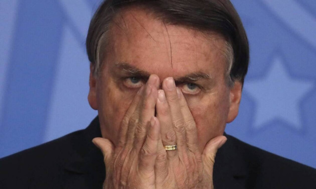 Βραζιλία: Ο Μπολσονάρου λέει ότι κρύβεται για να κλάψει στην τουαλέτα