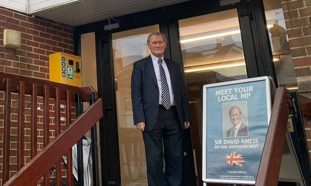 Νεκρός ο Βρετανός Βουλευτής που δέχτηκε επίθεση με μαχαίρι