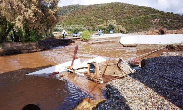 Κακοκαιρία «Μπάλλος»: «Έσπασαν» τα τηλέφωνα της Πυροσβεστικής - Καταστροφές σε όλη την Ελλάδα