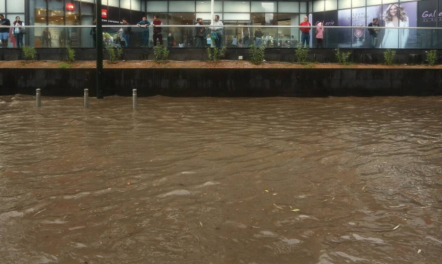 Η Καλλιθέα πρώτη σε κλήσεις για άντληση υδάτων - Πώς εξηγείται