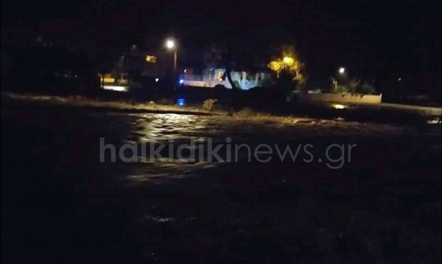 Κακοκαιρία «Μπάλλος»- Χαλκιδική: Νύχτα αγωνίας στην Ολυμπιάδα – Εκκενώθηκαν σπίτια κοντά στα ρέματα