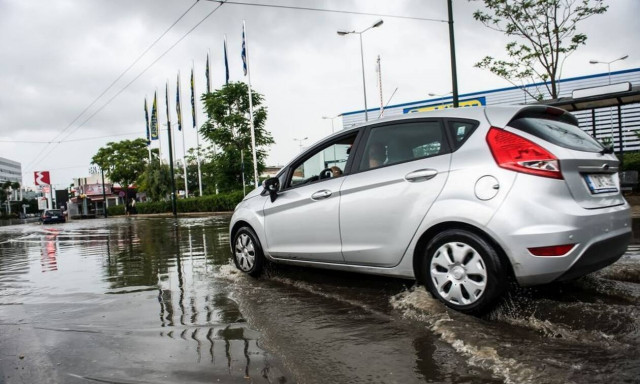 Κακοκαιρία «Μπάλλος»: Έκλεισαν Πειραιώς και Περιφερειακή Αιγάλεω από τη νεροποντή