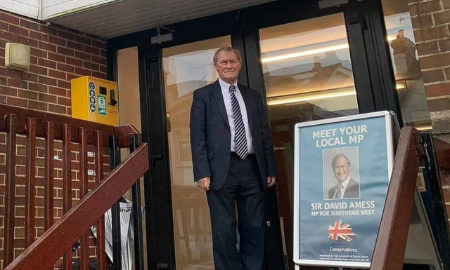 Βρετανία: Η αστυνομία θεωρεί «τρομοκρατική ενέργεια» τον φόνο του βουλευτή Ντέιβιντ Άμες