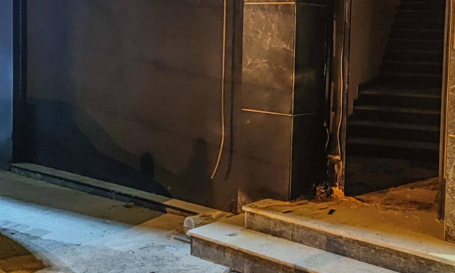 Γιάννης Καλλιάνος: Επίθεση με εμπρηστικό μηχανισμό στο γραφείο του βουλευτή της ΝΔ