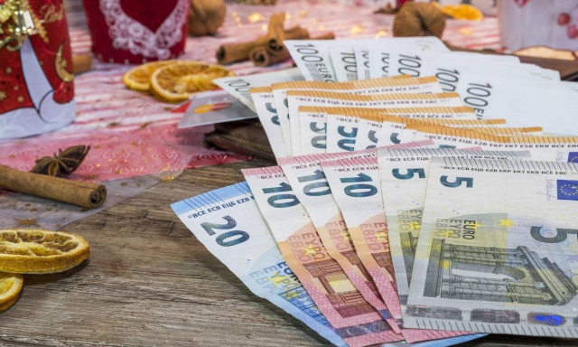 Χριστουγεννιάτικο «κοινωνικό μέρισμα»: «Κλειδώνουν» οι αποφάσεις - Ποιοι θα το λάβουν