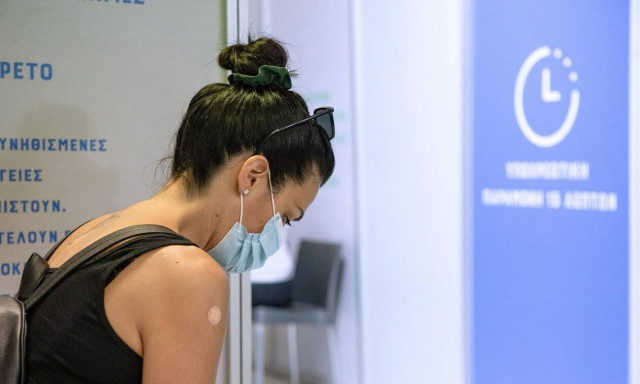 Μανωλόπουλος: Χάθηκε ο στόχος για τείχος ανοσίας μέσω εμβολιασμού