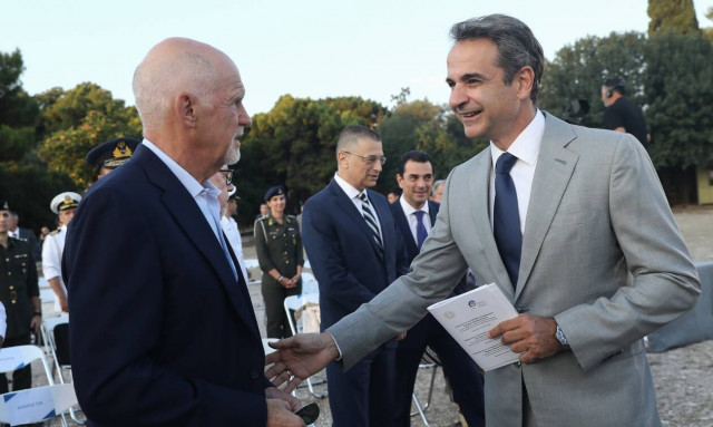 Η κυβέρνηση παρακολουθεί... ΚΙΝΑΛ και ετοιμάζει το «πουγκί» για το χριστουγεννιάτικο τραπέζι