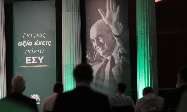 ΠΑΣΟΚ: Η πασαρέλα των υποψηφίων, οι σωτήρες και οι εγγυητές της ενότητας