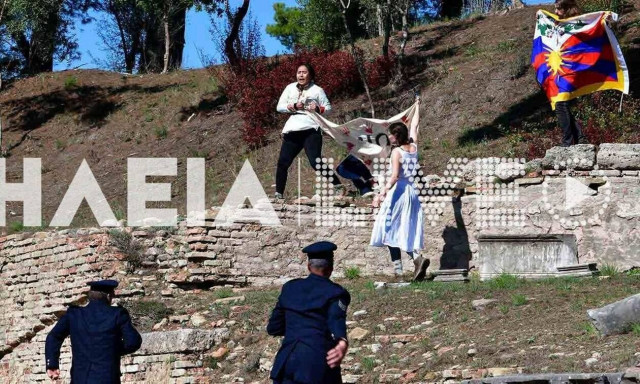 Αρχαία Ολυμπία: Θιβετιανοί αυτονομιστές αιφνιδίασαν την αστυνομία και εισέβαλαν στον ναό της Ήρας