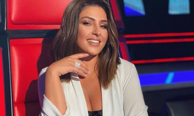 The Voice: Έβγαλε μάτια με την εμφάνισή της η Έλενα Παπαρίζου (photos)