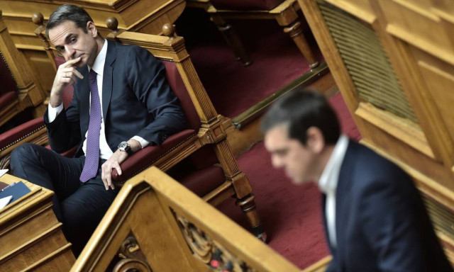 Βουλή: Στις 10 η «σύγκρουση» Μητσοτάκη – Τσίπρα για την πανδημία