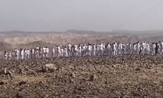 Κλιματική αλλαγή: Γυμνή φωτογράφιση για τη σωτηρία της Νεκράς Θάλασσας στο Ισραήλ