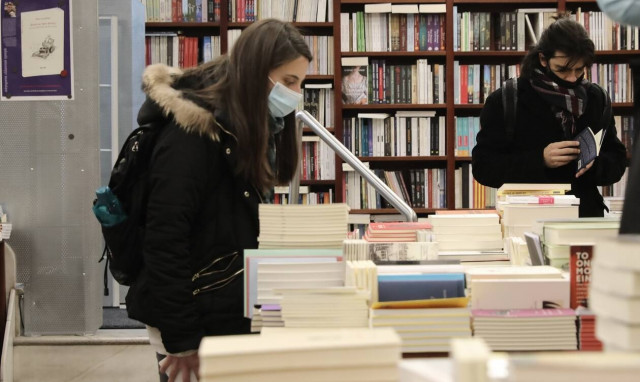 ΟΑΕΔ: Ξεκίνησε η χορήγηση επιταγών για αγορά βιβλίων