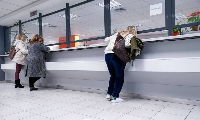 Αναλυτικοί πίνακες με το ποιοι βγαίνουν φέτος τη σύνταξη - Οι αλλαγές από το 2022 