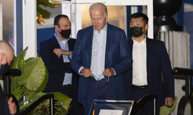 HΠΑ: Χωρίς μάσκα σε εστιατόριο το ζεύγος Μπάιντεν - «Υποκριτές» τους χαρακτηρίζουν στο διαδίκτυο