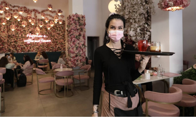 Μέτρα για τον κορονοϊό: Η μεγάλη επιστροφή της… μάσκας - Τι σχεδιάζεται για τις «κόκκινες» περιοχές