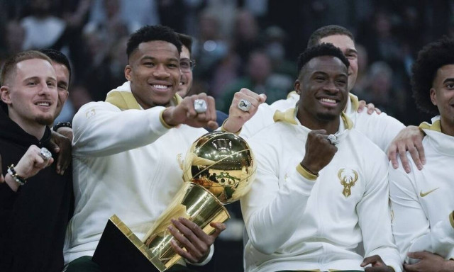 Αντετοκούνμπο: Επέστρεψε στον τόπο του... εγκλήματος ως πρωταθλητής και φόρεσε το δαχτυλίδι του