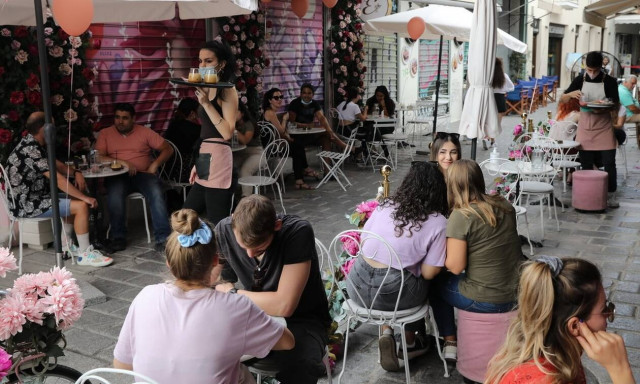 «Επανεκκίνηση Εστίασης»: Επιπλέον 3.412 μικρομεσαίες επιχειρήσεις εντάσσονται στην Δράση