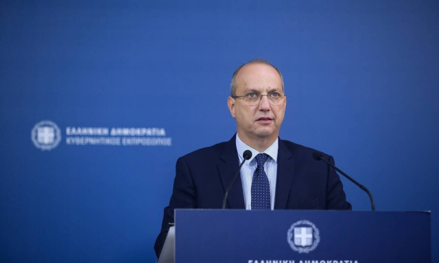 Γιάννης Οικονόμου στην ενημέρωση των πολιτικών συντακτών