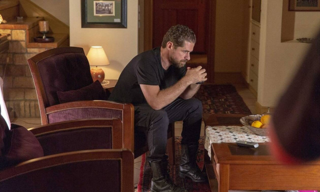 Σασμός: Ο Μανόλης πέφτει πάνω στο φιλί μεταξύ Μαθιού και Βασιλικής - Τι θα συμβεί