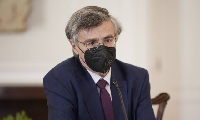 Έκτακτες ανακοινώσεις Τσιόδρα στις 13:00 για τους εμβολιασμούς