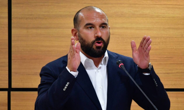 Τζανακόπουλος: Έχουμε περίπου 300 νεκρούς τη βδομάδα και η κυβέρνηση σφυρίζει τη λήξη της πανδημίας